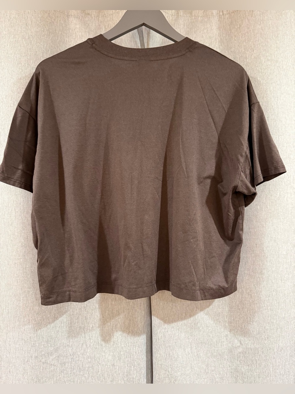 VUORI WOMEN'S ENERGY TEE Sangria Heather - Picture 4 of 5